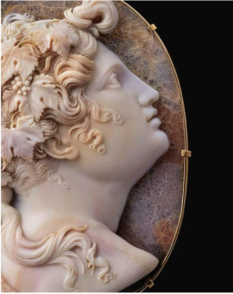 Divine Jewels: The Pursuit of Beauty (Hardback)
