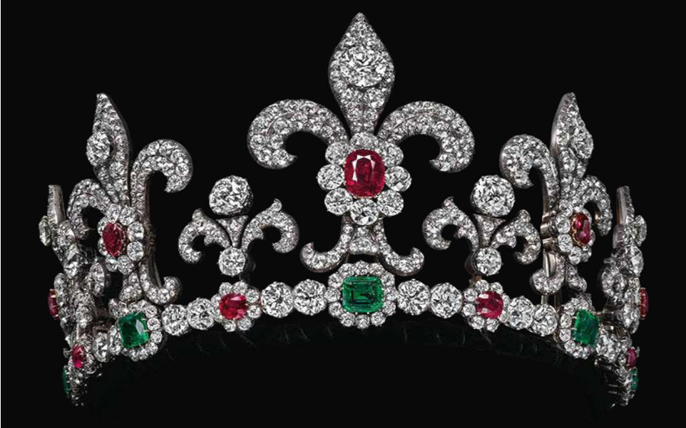 Divine Jewels: The Pursuit of Beauty (Hardback)