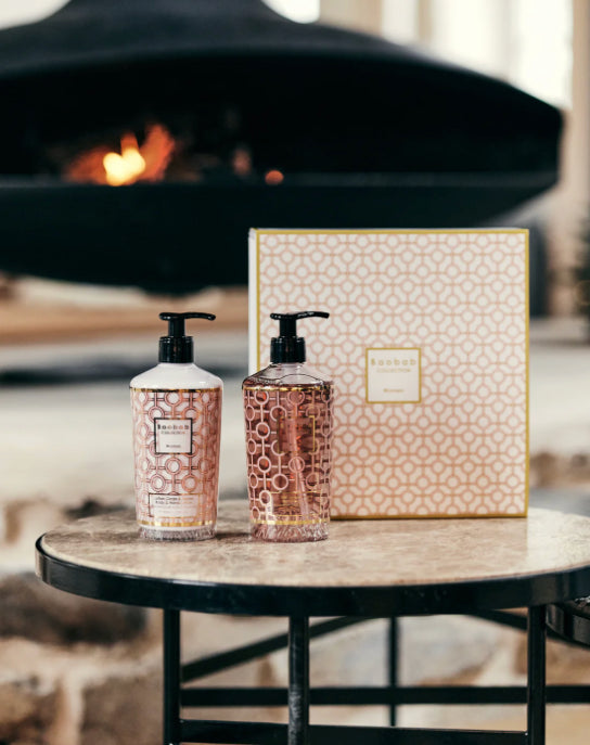 GIFT BOX WOMEN BODY & HAND LOTION AND HAND WASH GEL